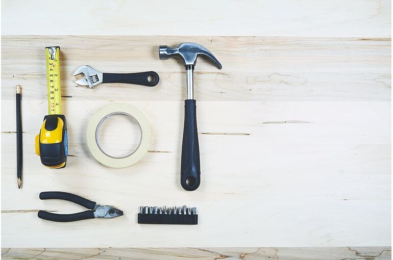 flatlay-craft-diy-construction-tools