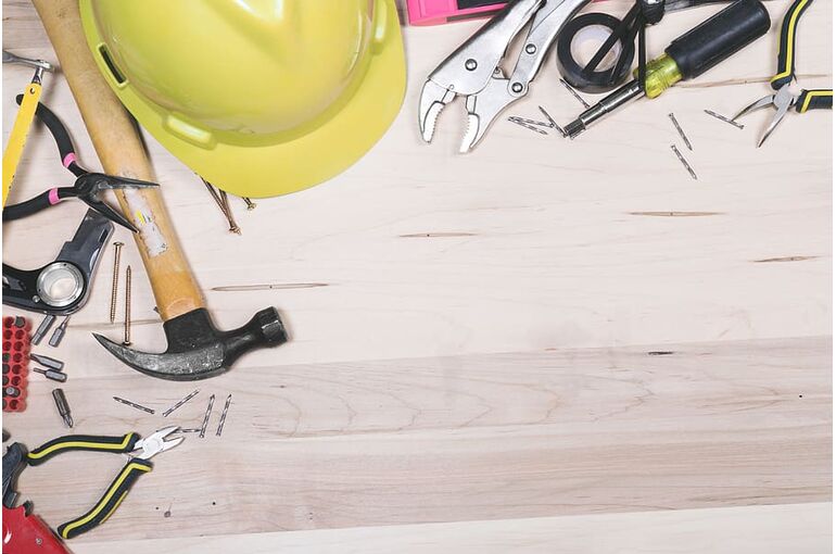 flatlay-construction-tools