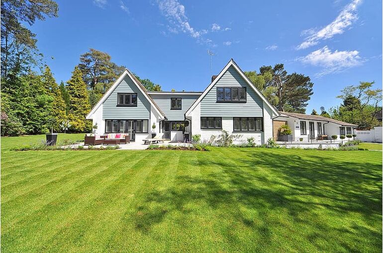 beautiful-home-garden-new-england-style-landscaping-gardening-modern-sunny-home